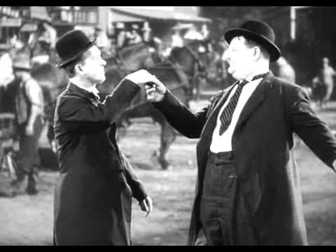 Youtube: LAUREL & HARDY -  Zwei ritten nach Texas (Dancing Scene)