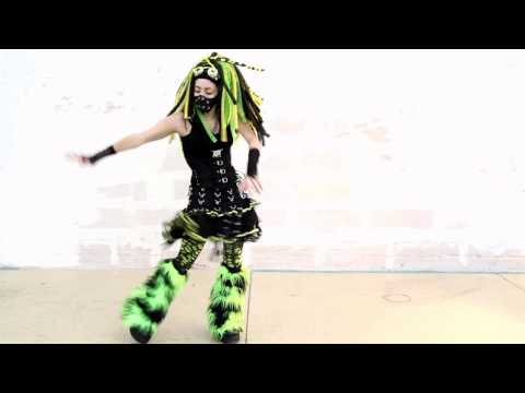 Youtube: Industrial Dance - God is in the Rain - Suicide Commando - Pitite Oudy Cyber Goth