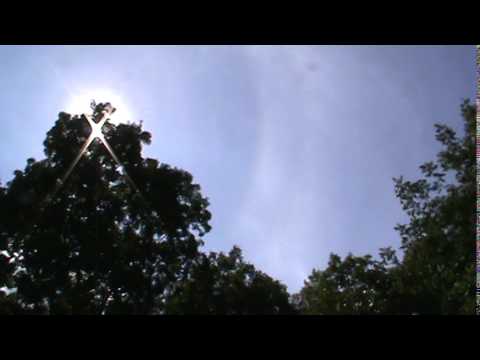 Youtube: Rare pyramidal crystal halo display.