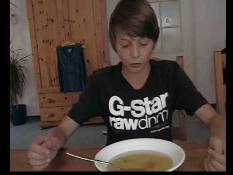 Youtube: Suppe mit einer Gabel essen