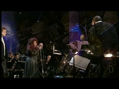 Youtube: Quincy Jones, Chaka Khan & Simply Red live - Everything Must Change