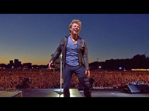 Youtube: Bon Jovi - Livin' on a Prayer (Hyde Park 2011)