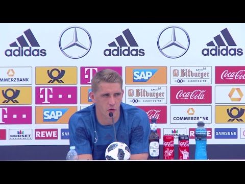 Youtube: LIVE aus Südtirol: Pressekonferenz mit Oliver Bierhoff und Nils Petersen