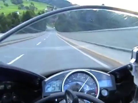 Youtube: Yamaha R1 300km/h Freeride ヤマハ (Vollaweck.com)