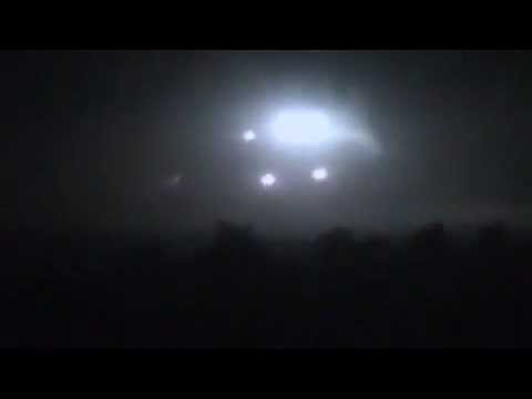 Youtube: Strange lights above field - Seltsame Objekte / UFOs?