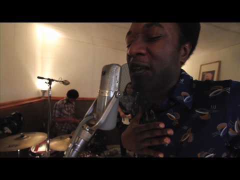 Youtube: Aloe Blacc - I Need a Dollar (Live in Studio)