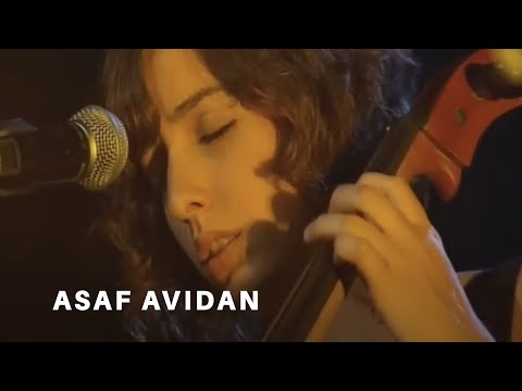 Youtube: Asaf Avidan & the Mojos - Out In The Cold (live at Tanzbrunnen, Koln 2009)