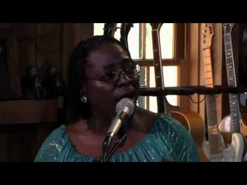 Youtube: "Uncanny"- Daryl Hall, Sharon Jones