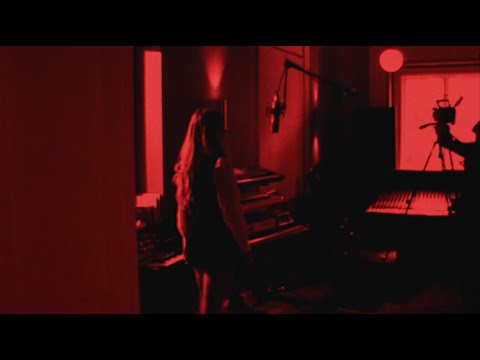 Youtube: BLUES PILLS - HERE COMES THE NIGHT (Official Video)