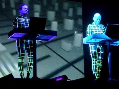 Youtube: Kraftwerk - Musique Non-Stop - Zagreb, 24.06.2009.