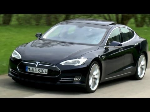 Youtube: Tesla Model S: Porsche-Jäger düst mit 416-Elektro-PS