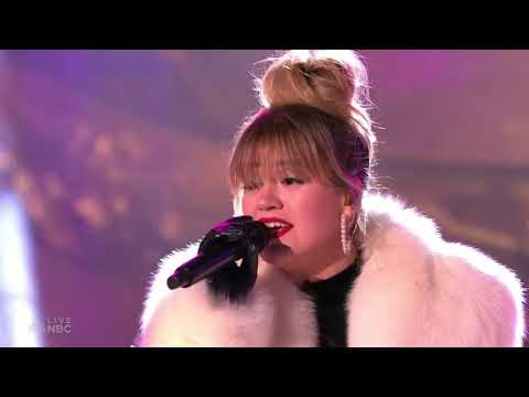 Youtube: Kelly Clarkson - Underneath The Tree (Live from Christmas in Rockefeller Center 2023)