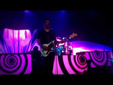 Youtube: blink-182 - "I Miss You" LIVE, 02 Arena London, 19.7.2017