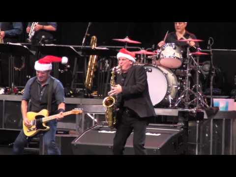 Youtube: Bruce Springsteen "Santa Claus is Coming to Town" Glendale, AZ 12-6-12
