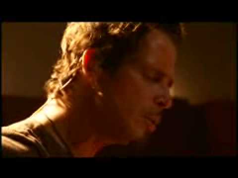 Youtube: Chris Cornell - Black Hole Sun
