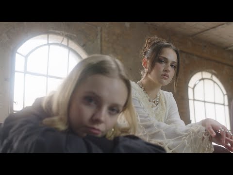 Youtube: CÉLINE x Paula Hartmann - 3 Sekunden (Offizielles Video)