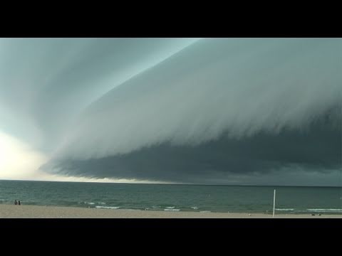 Youtube: Incredible Breathtaking Shelf Cloud comes ashore in Grand Haven, MI on July 18, 2010