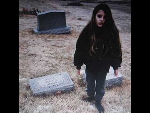 Youtube: Crystal Castles - Intimate