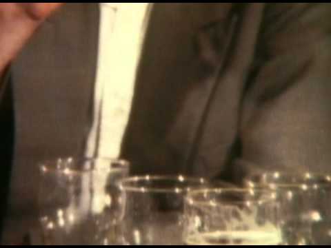 Youtube: The Pogues - Streams of Whiskey