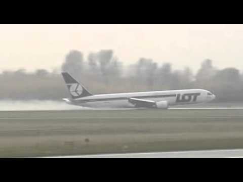 Youtube: LOT 767 Emergency Landing Warsaw
