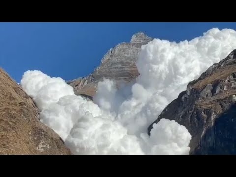 Youtube: Massive Shockwave - Everest region Avalanche