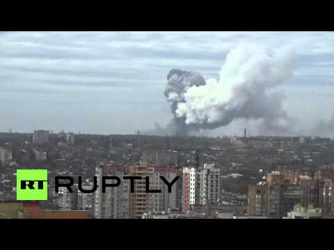 Youtube: Ukraine: Huge mushroom cloud over Donetsk as explosion rattles city