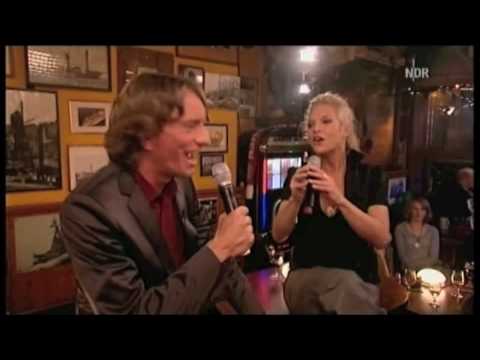 Youtube: Ina Müller & Bastian Sick singen "Liebe ohne Leiden"