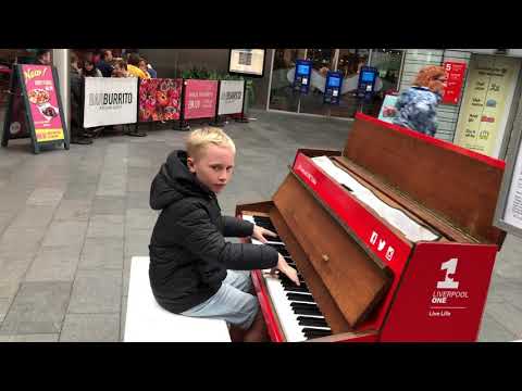 Youtube: How to attract a crowd in 4 minutes - Piano Dance mix. (Watch till the end!)