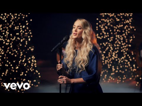 Youtube: Carrie Underwood - O Come All Ye Faithful (2021 Santa Claus Parade)