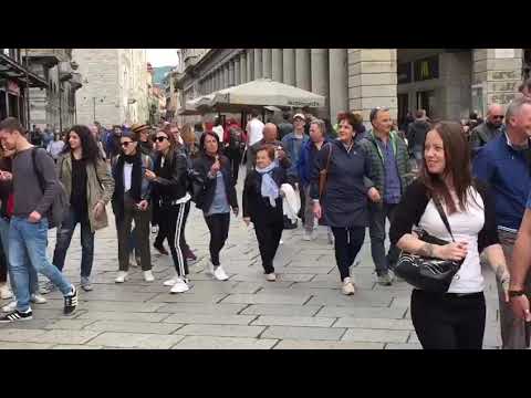 Youtube: PRIMO MAGGIO A COMO, FA BALLARE LA GENTE AI PORTICI PLINIO