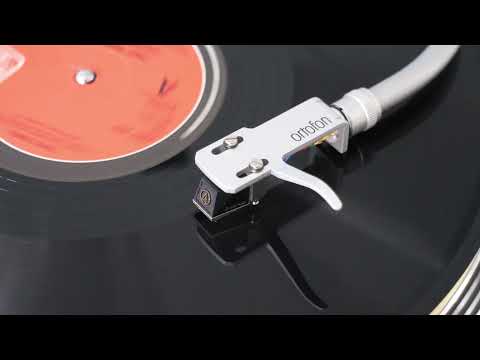 Youtube: DNA feat. Suzanne Vega - Tom's Diner (1990 12" Single) - Technics 1200G / Audio Technica ART9