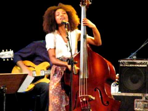 Youtube: Esperanza Spalding - Ponta de Areia