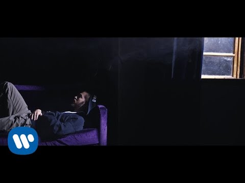 Youtube: Dennis Lloyd - Nevermind (Official Video)