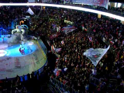 Youtube: Eisbären Berlin - Hey wir woll'n die Eisbären sehen + Spielereinlauf - 07.11.2010