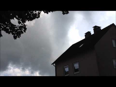 Youtube: Tornado (F0 oder F1) in Remscheid (13.07.2012)