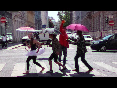 Youtube: Alexander M. Helmer - Im Sommerregen, barfuß durch Paris (Offizielles Video)
