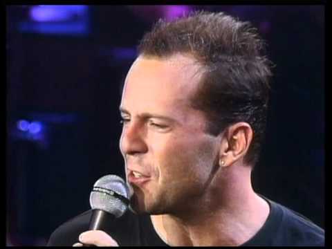 Youtube: Bruce Willis - Under The Broadwalk (1987)