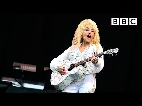 Youtube: Dolly Parton performs Jolene at Glastonbury - BBC