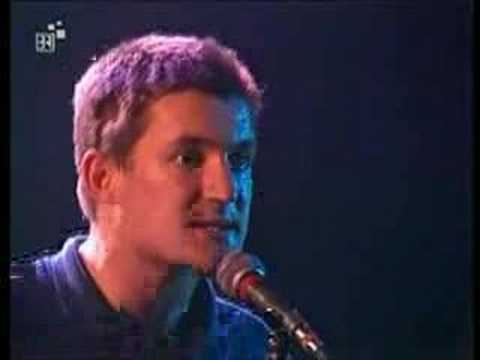 Youtube: The Housemartins - Caravan Of Love {Live}