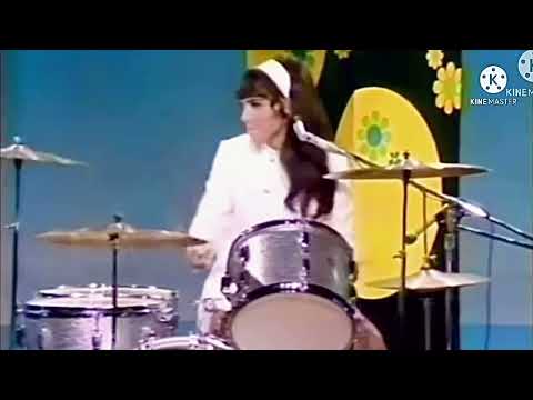 Youtube: Karen Carpenter Drum solo 1968 Dancing in the street HD