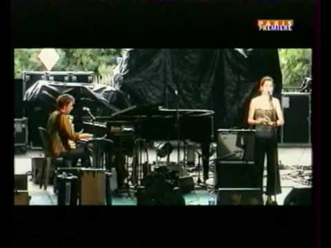 Youtube: Yann Tiersen-live aux eurock rue de cascades