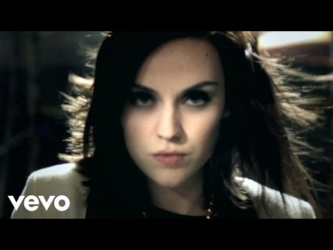 Youtube: Amy Macdonald - Don't Tell Me That It's Over (Official Video)