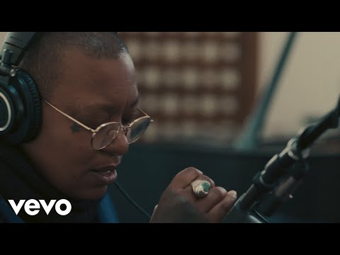 Youtube: Meshell Ndegeocello - Clear Water (Official Video)
