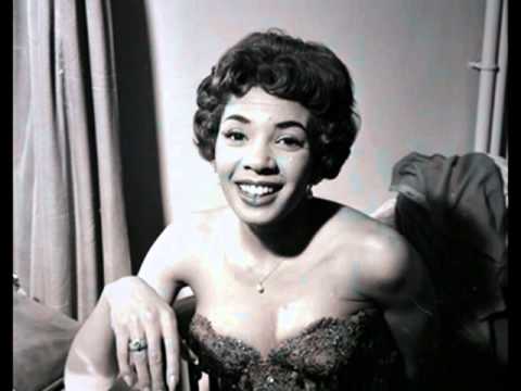 Youtube: Shirley Bassey - Kiss Me, Honey Honey, Kiss me