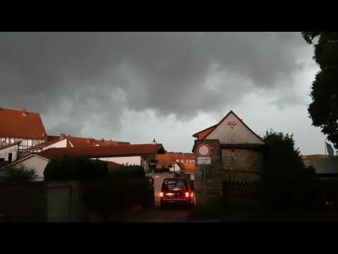 Youtube: Ein kleines Gewitter zieht auf <i class=