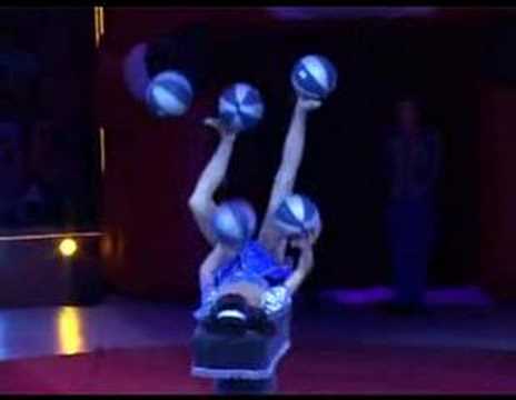 Youtube: Eva Varadi Foot Juggling-Budapest
