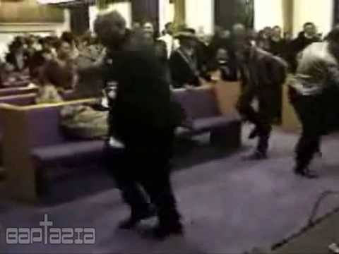 Youtube: Holy Ghost VS Andy C & MC GQ - Baptazia NYE 2007 - part 3