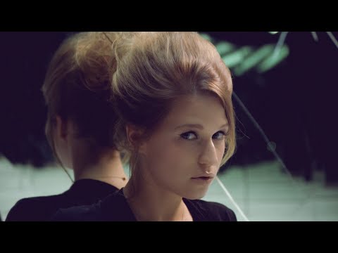 Youtube: Selah Sue - Alone (Official Video)