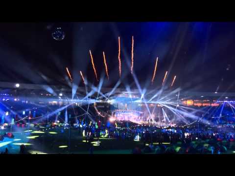 Youtube: Auld Lang Syne - Glasgow 2014 Closing Ceremony