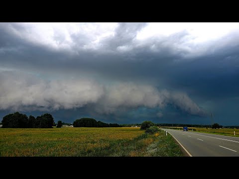 Youtube: Schwere Unwetter toben in Sachsen-Anhalt / Tornado verwüstet Campingplatz